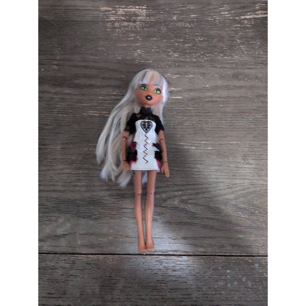 Bratz Bratzillaz Jade J'Adore Doll White Hair Green Eyes Excellent Goth Witchy